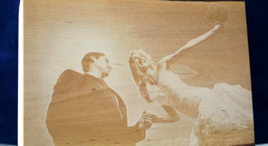fotogravura pe lemn cu miri
