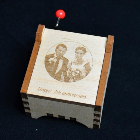 cutie muzicala din lemn cu fotogravura laser