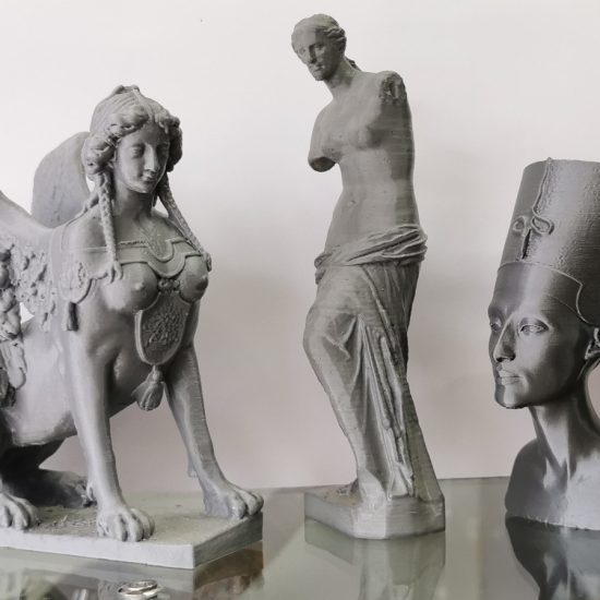Copii în miniatură printate 3D după sculpturi